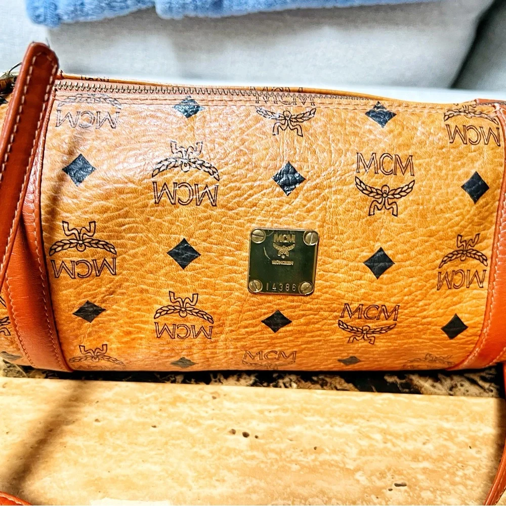 MCM Visetos round barrel tootsie roll style - Picture 3 of 14
